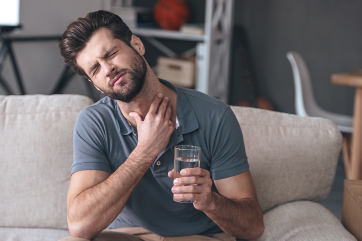 Sore Throat Relief: Home Remedies & When to Seek Professional Help